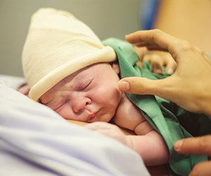 Newborn care by the neonatologist pediatrician Luis Marín in Cartagena