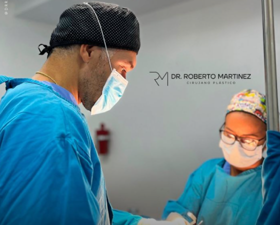 Roberto Martínez Callejas  Cirujano plástico