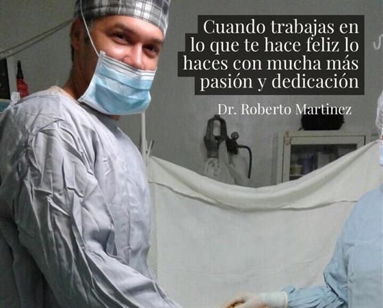 Roberto Martínez Callejas  Cirujano plástico