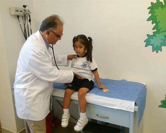 Iván Guillermo Stand Niño  Neumólogo, Pediatra