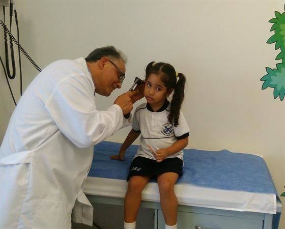 Iván Guillermo Stand Niño  Neumólogo, Pediatra