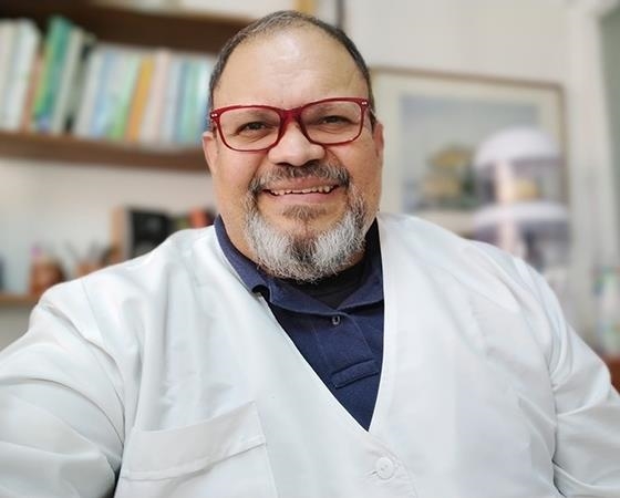 Dr. Pedro Luis Estrada Pacheco  Médico alternativo
