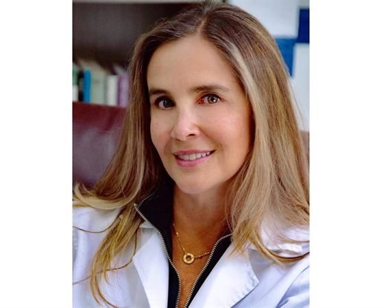 Dra Alexandra Mora  Medicina estética, Otorrinolaringólogo
