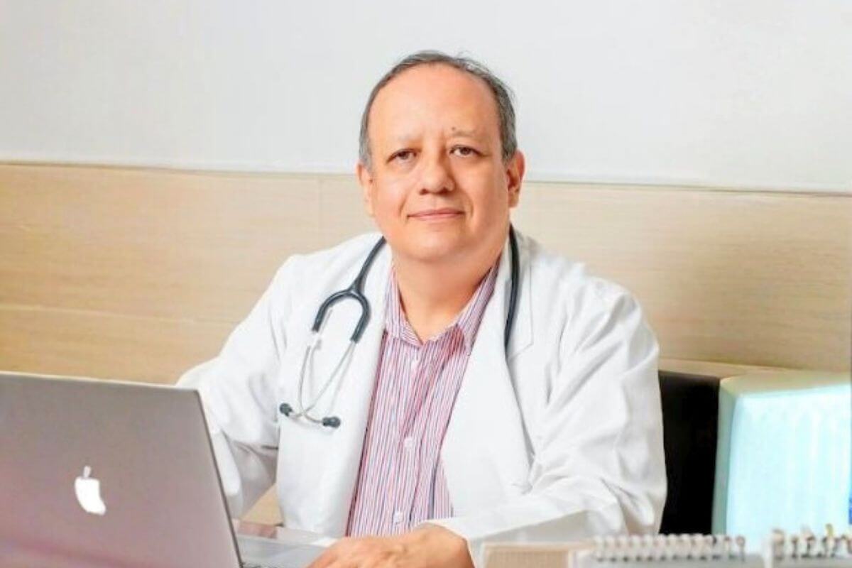 Dr. Carlos Arturo  Torres Villacis  Palmira