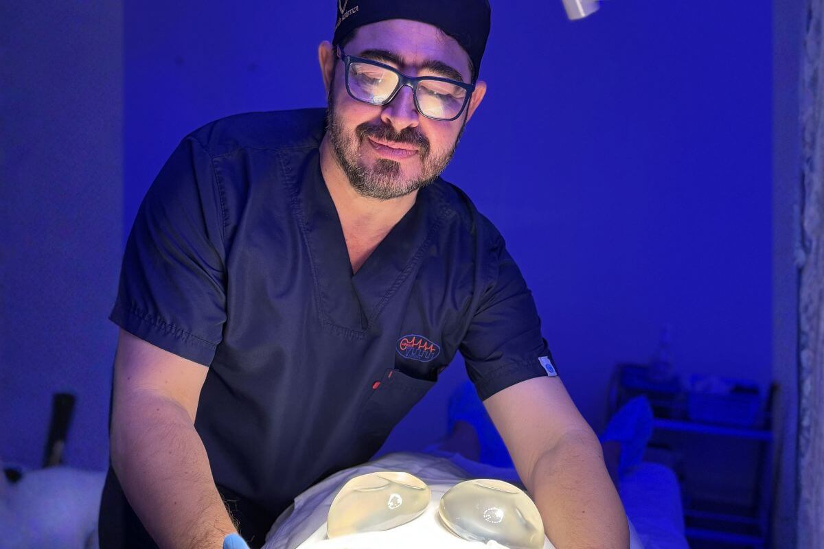 Centro De Cirugía Plástica Y Estética Dr. Roger Ruiz  #1