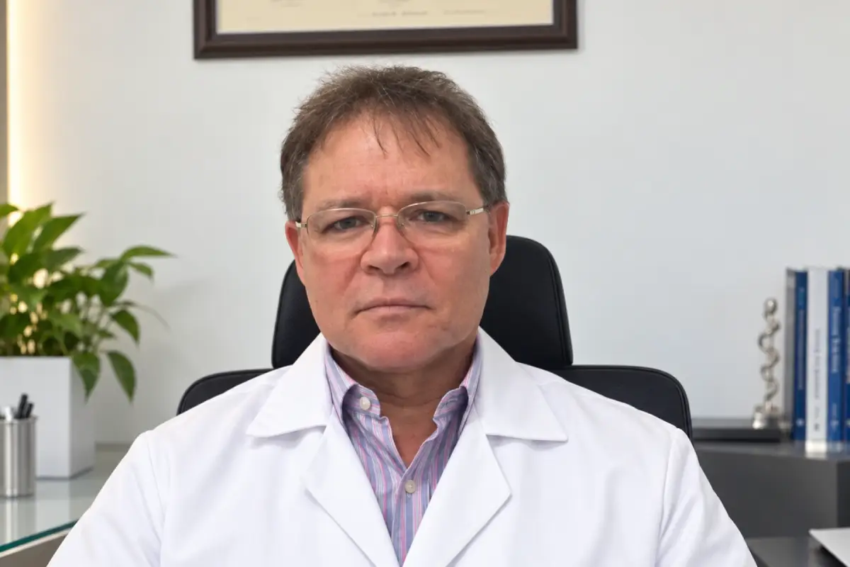 Dr. Eugenio Díaz Granados González