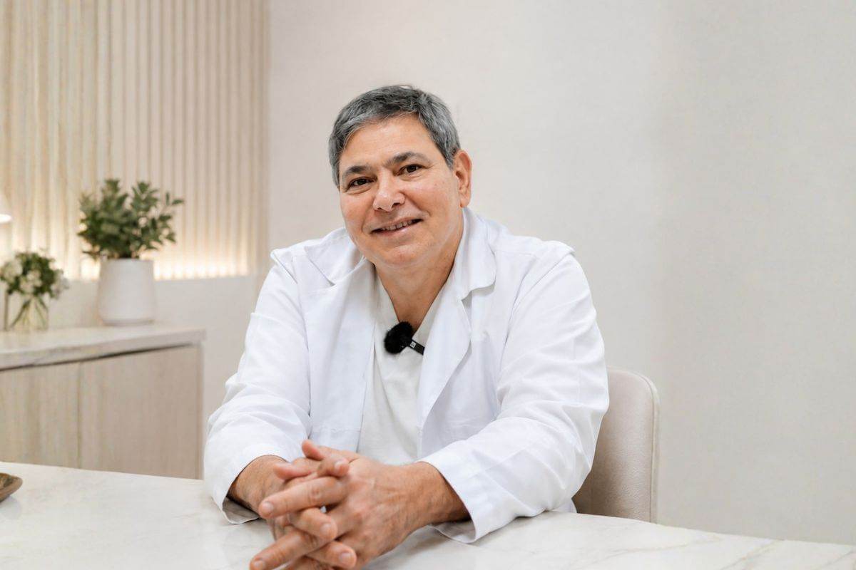 Dr. Rodrígo José Vélez Bustillo
