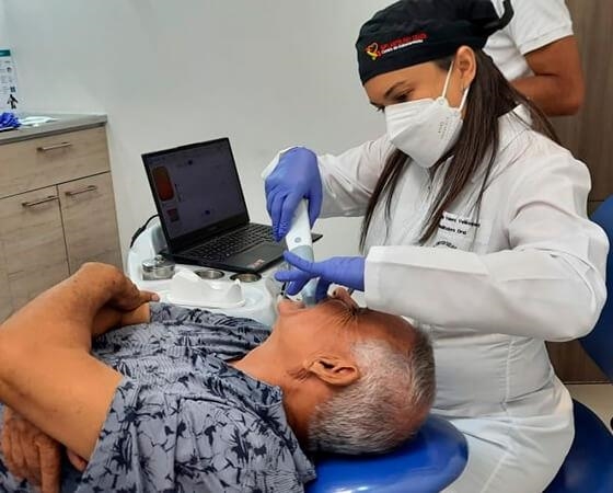 Fanny Valera Smile Makeover Cartagena  Odontólogo