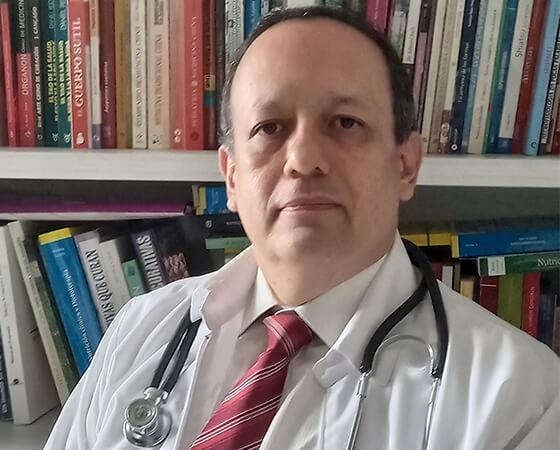 Carlos Arturo  Torres Villacis   Médico alternativo