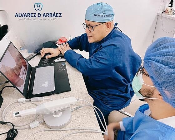 Álvarez & Arráez Odontología    Odontólogo