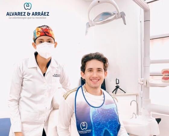 Álvarez & Arráez Odontología    Odontólogo