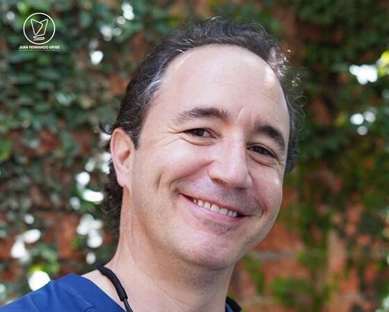 Dr. Juan Fernando Uribe Implantología & Estética Dental Avanzada  Odontólogo