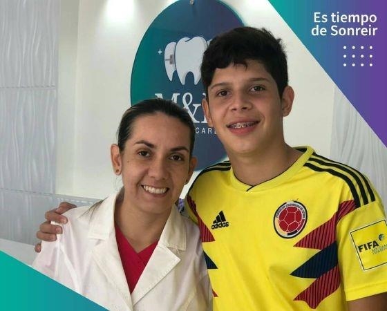 Alejandra Muñoz Torres  Odontólogo